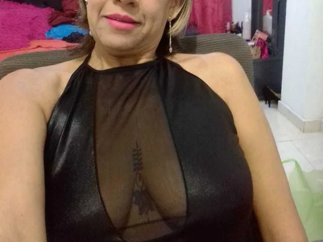 Camgirl Yermina en live webcam amateur