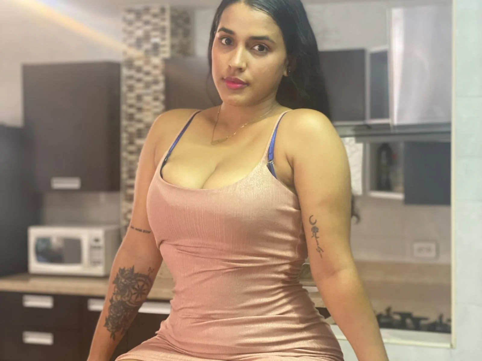Camgirl CandyHotSex69 en live webcam amateur sur Mustvideos