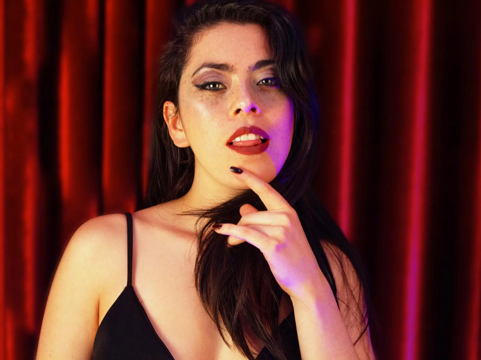 Camgirl MilaMore en live webcam amateur sur Mustvideos