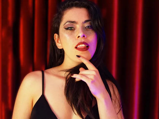 Camgirl MilaMore en live webcam amateur