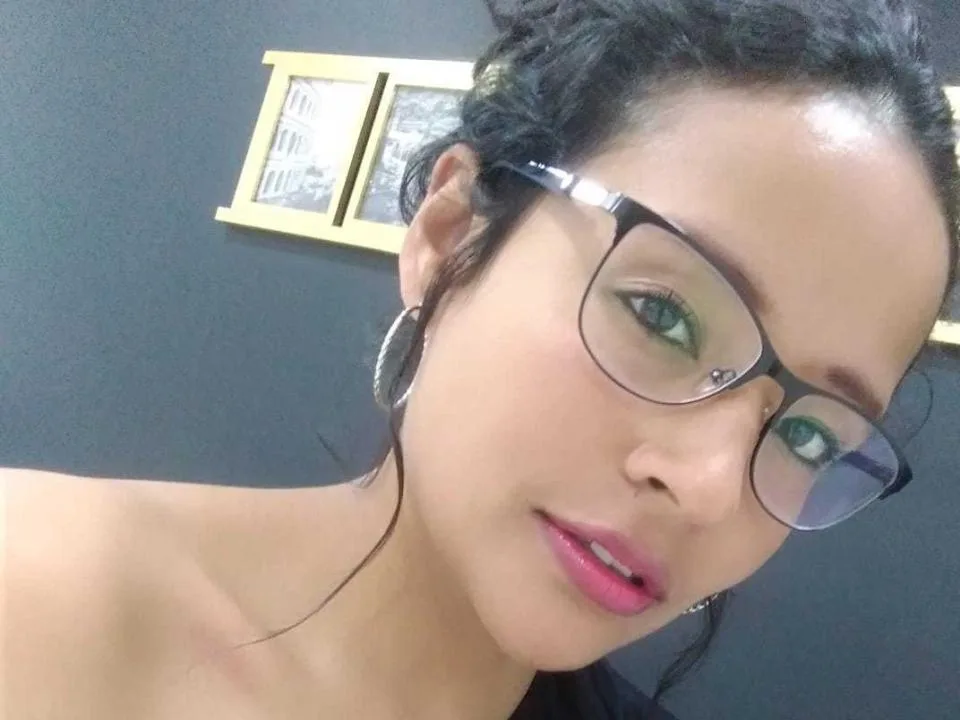 Camgirl AhsleyGates en live webcam amateur sur Mustvideos