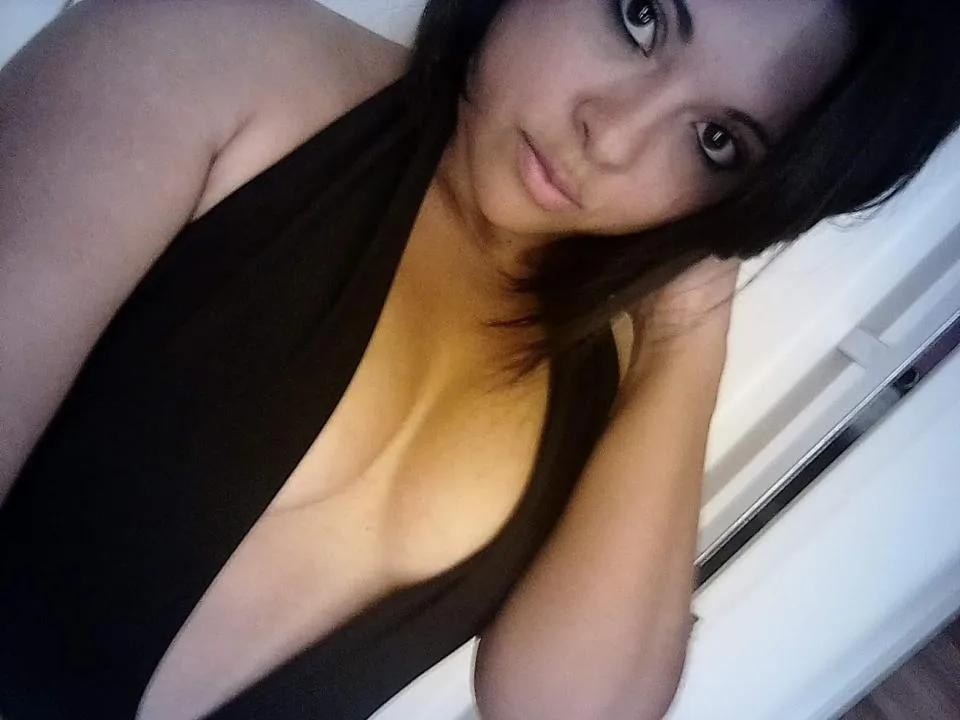 Camgirl HotAngelyX en live webcam amateur sur Mustvideos