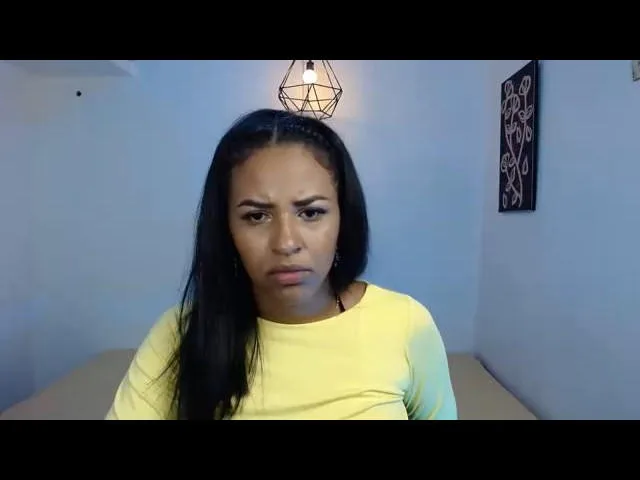 Camgirl BrianaGarcia en live webcam amateur sur Mustvideos