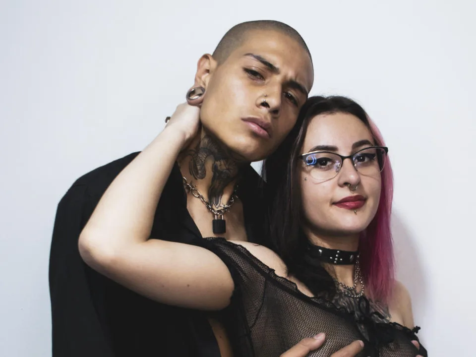 Camgirl MitchnJanies en live webcam amateur sur Mustvideos