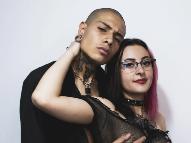 Camgirl MitchnJanies en live webcam amateur