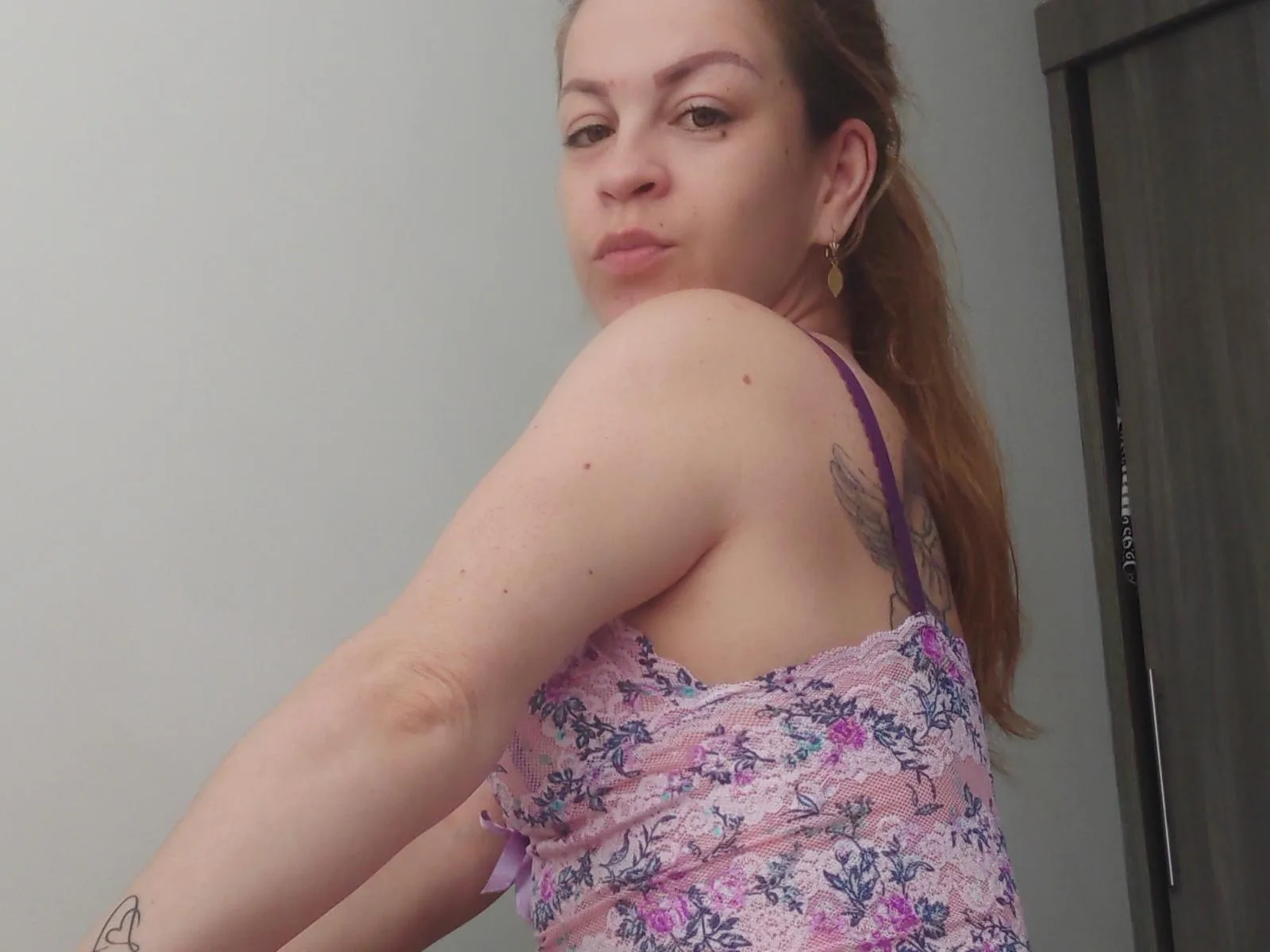 Camgirl LalaBella en live webcam amateur sur Mustvideos