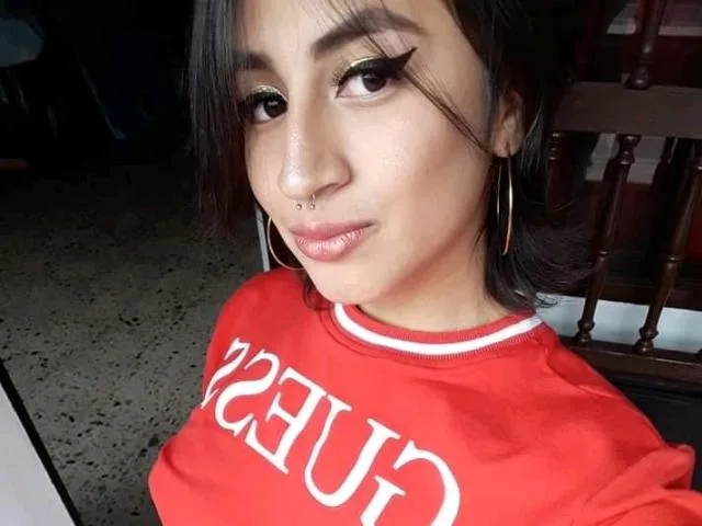 Camgirl AnapaulaSexx en live webcam amateur