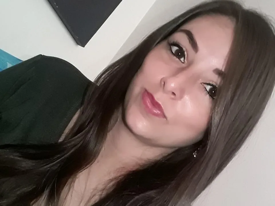Camgirl CharlotteHot69 en live webcam amateur sur Mustvideos