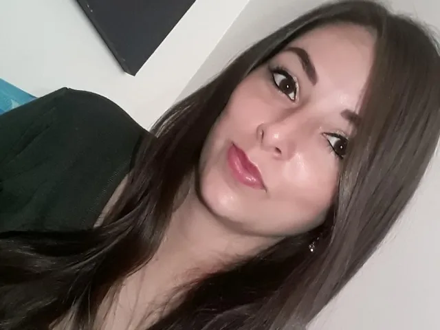Camgirl CharlotteHot69 en live webcam amateur
