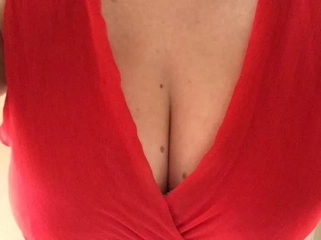 Camgirl CeceriseCoquine en live webcam amateur