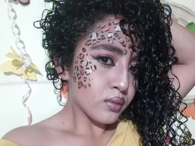 Camgirl Brunettelia en live webcam amateur