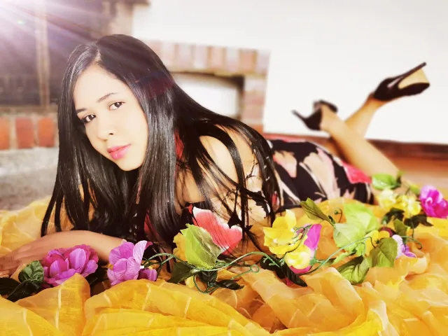 Camgirl NiaRusso en live webcam amateur