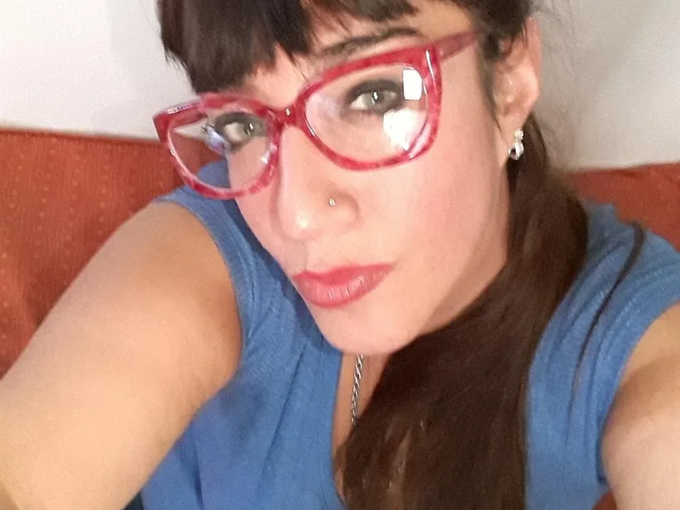 Camgirl AzizaStar69 en live webcam amateur sur Mustvideos