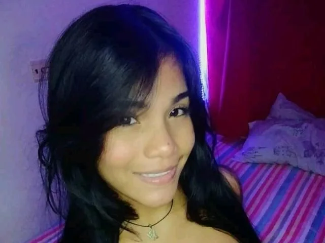 Camgirl SaharaRogers en live webcam amateur sur Mustvideos