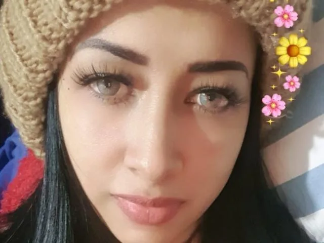 Camgirl NayaBella en live webcam amateur