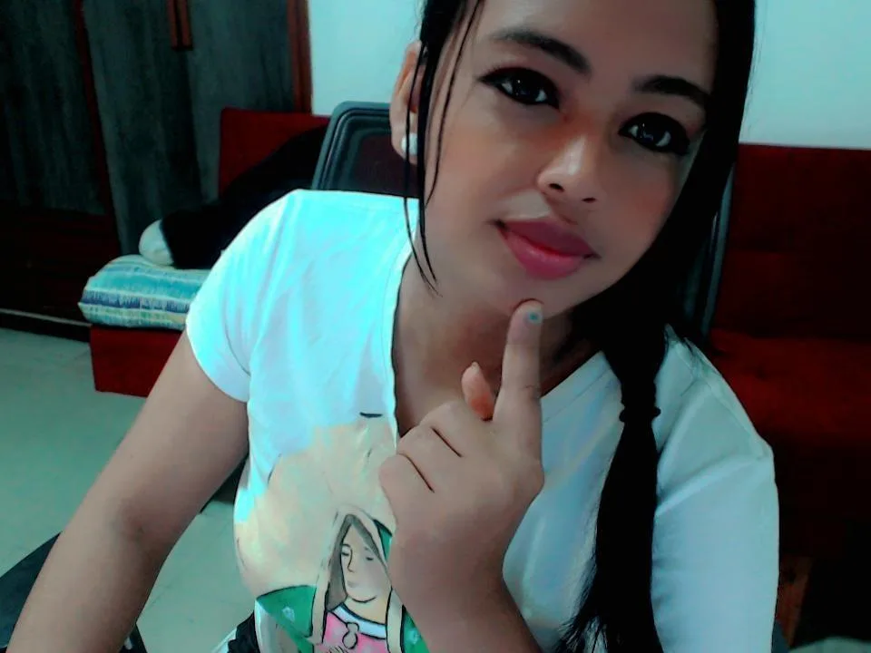 Camgirl BriyitParis en live webcam amateur sur Mustvideos