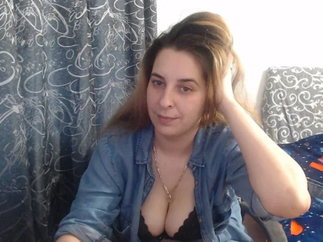 Camgirl AlexandraStar en live webcam amateur