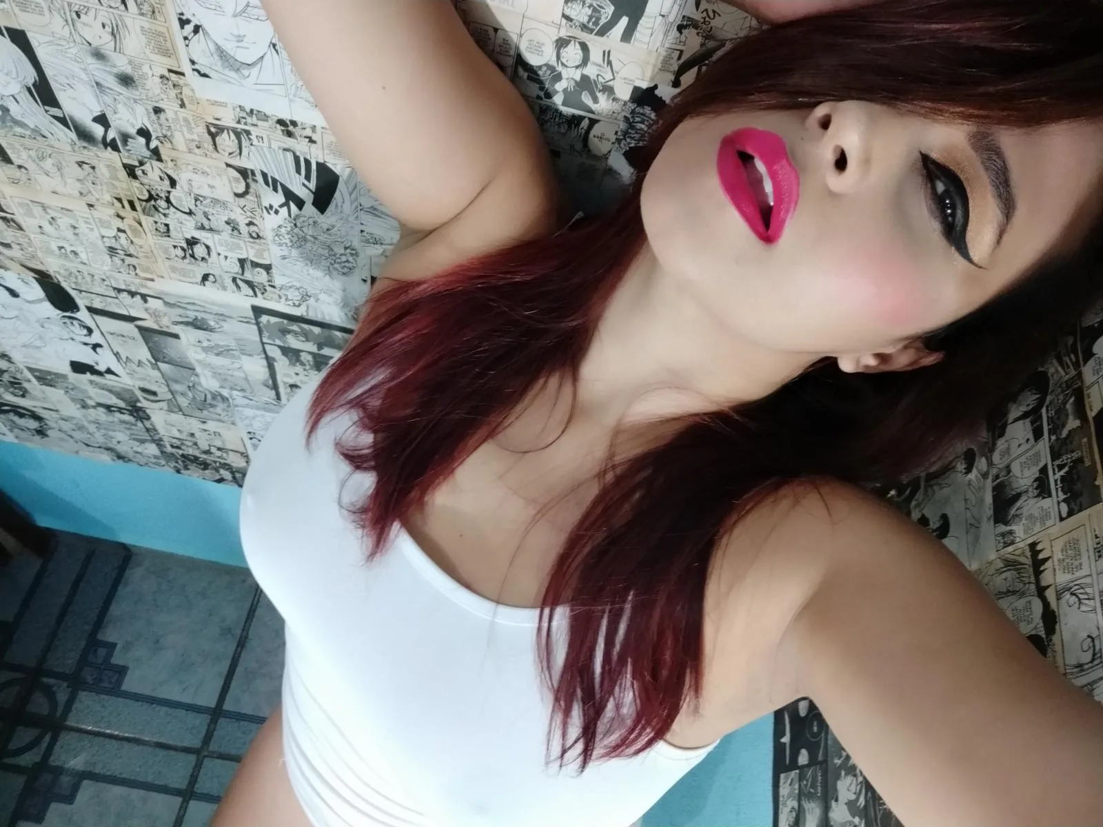 Camgirl AhriValvet en live webcam amateur sur Mustvideos