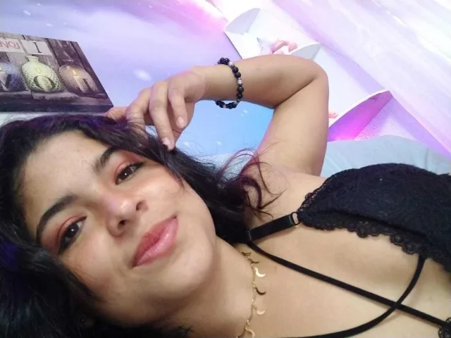 Camgirl HornyQueenXX en live webcam amateur