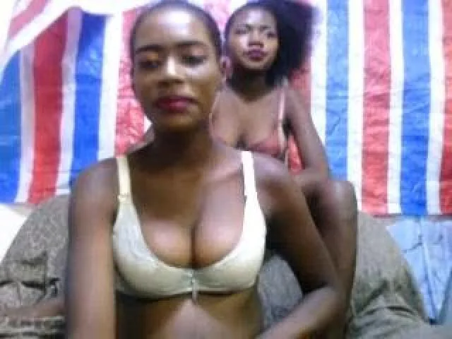 Camgirl SexyMaroons en live webcam amateur sur Mustvideos