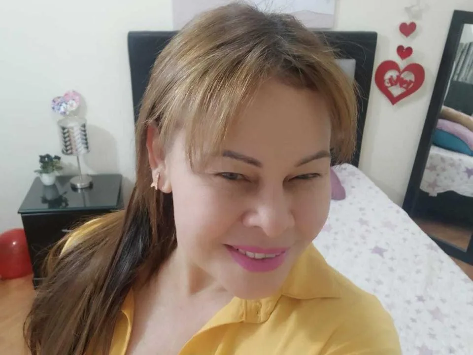 Camgirl CarlotaKalho en live webcam amateur sur Mustvideos
