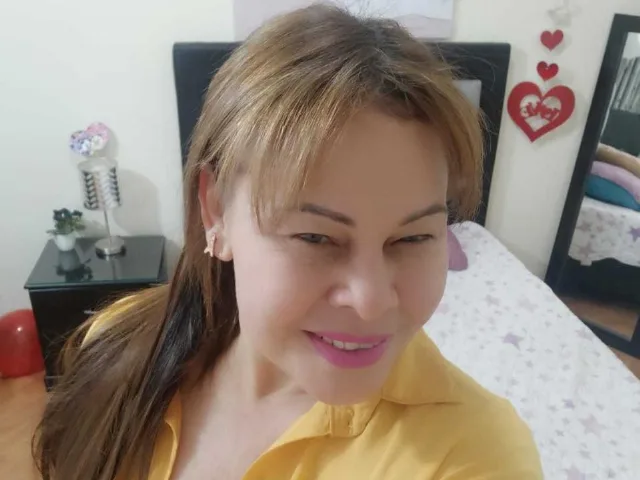 Camgirl CarlotaKalho en live webcam amateur