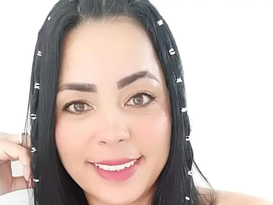 Camgirl KardadianHot en live webcam amateur sur Mustvideos