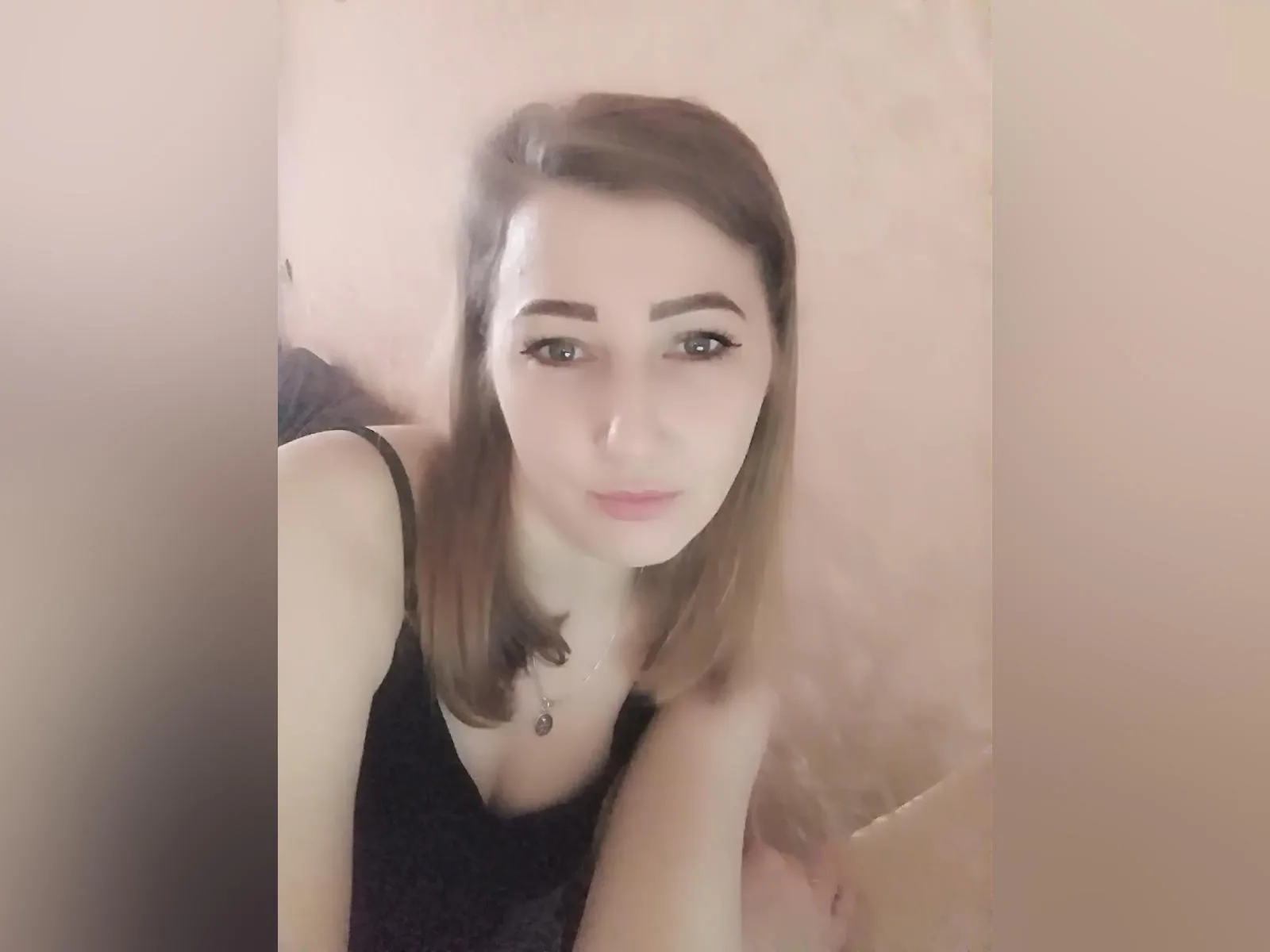 Camgirl MollyTery en live webcam amateur sur Mustvideos