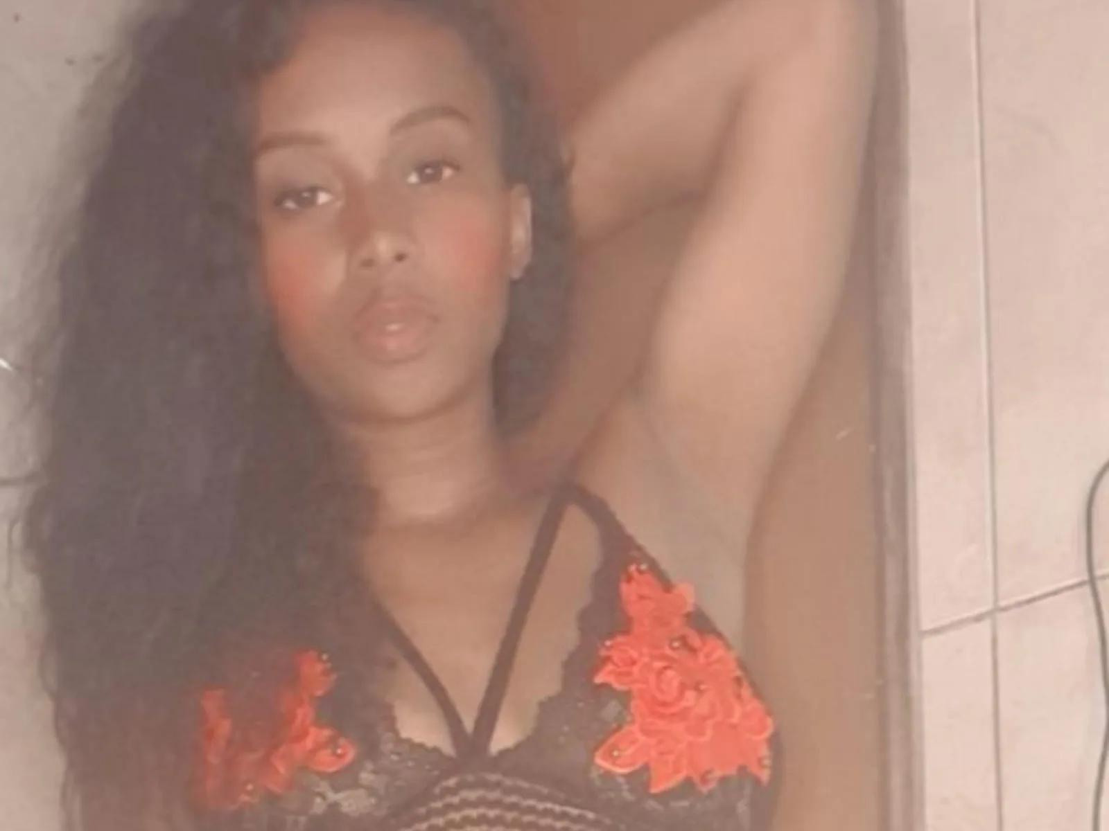 Camgirl LuahHotty en live webcam amateur sur Mustvideos