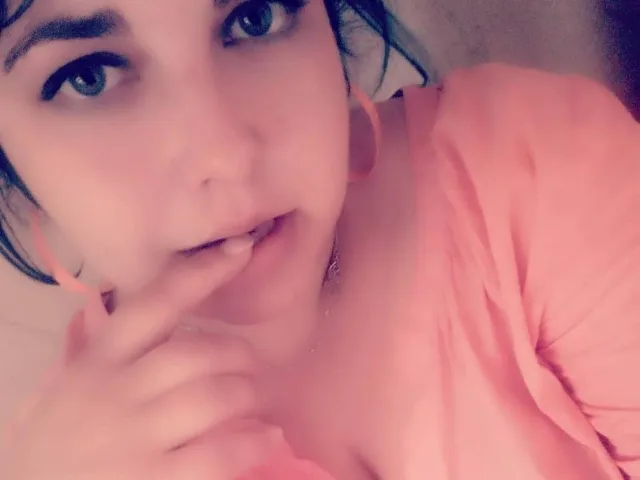 Camgirl WhitteLotus en live webcam amateur