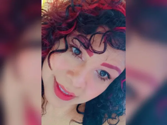 Camgirl OltaWet en live webcam amateur