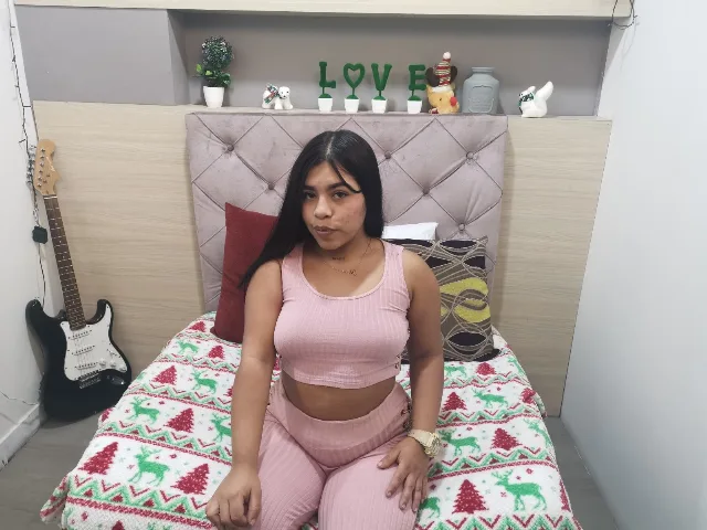 Camgirl TrixieBrown en live webcam amateur