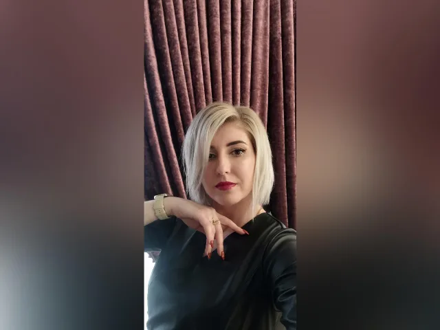 Camgirl MerlyMargin en live webcam amateur
