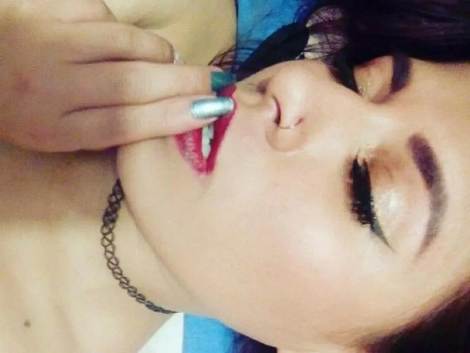 Camgirl LaraDp en live webcam amateur sur Mustvideos