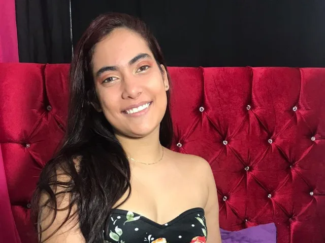 Camgirl AlynnaXX en live webcam amateur