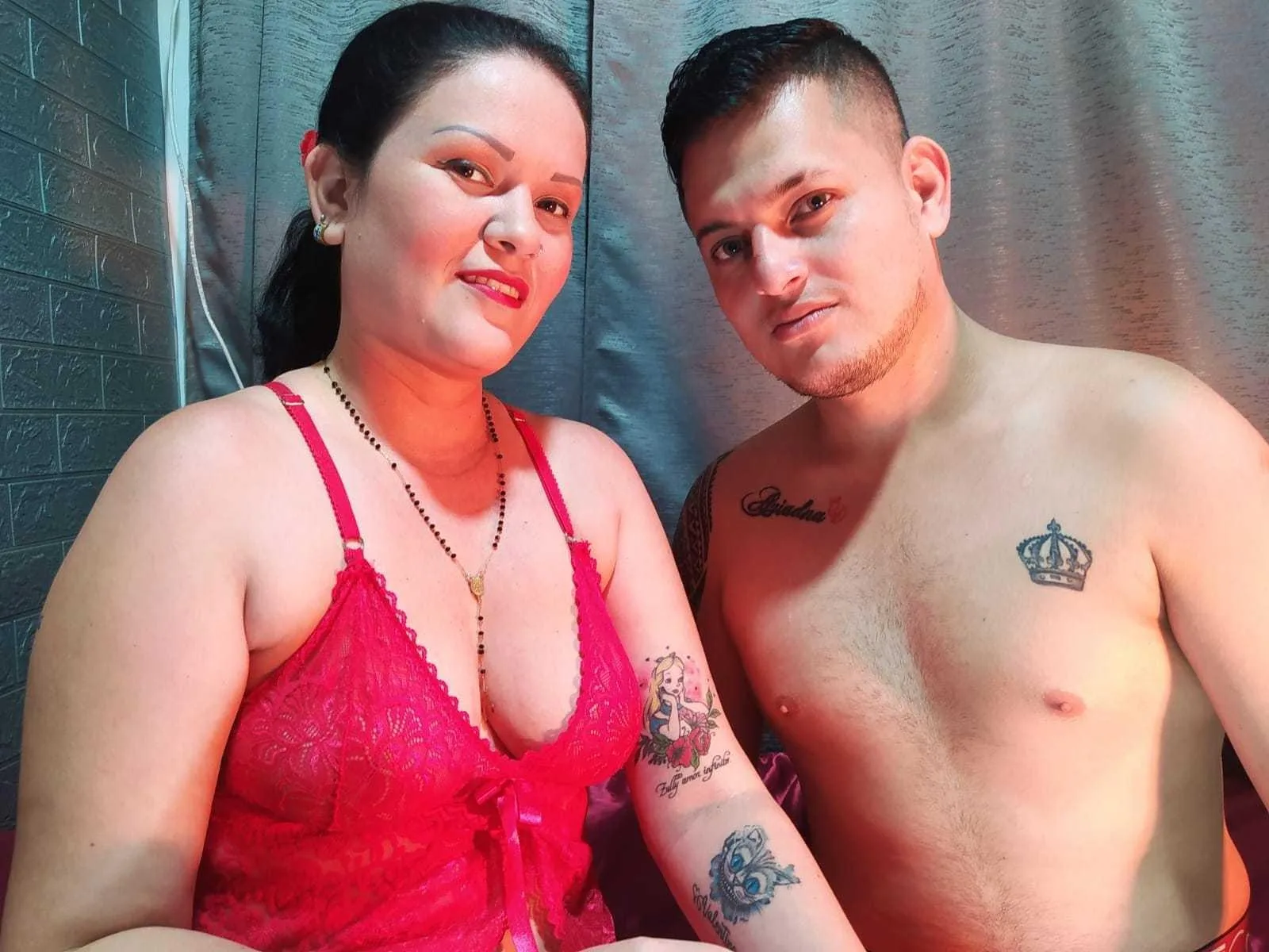 Camgirl NaomyAndThiago en live webcam amateur sur Mustvideos