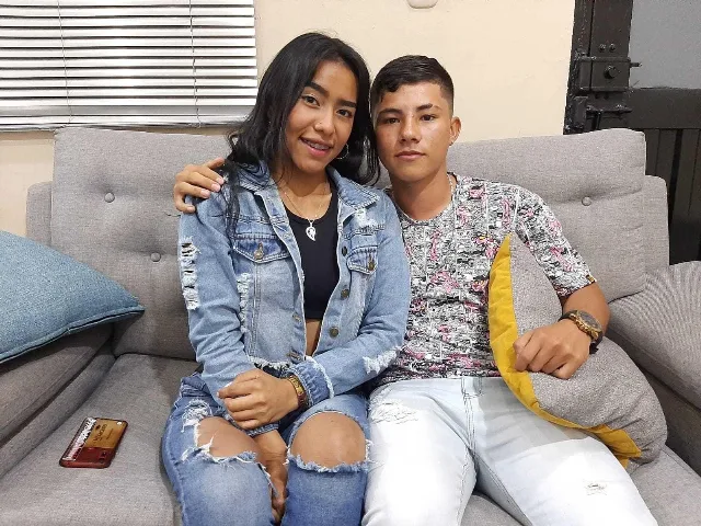 Camgirl KellyAndRick en live webcam amateur