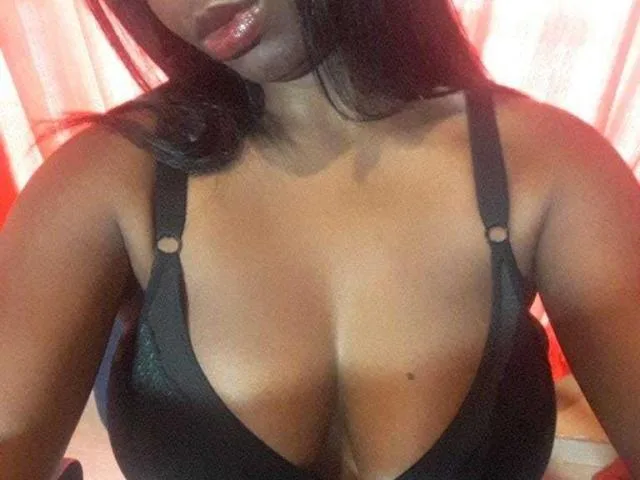 Camgirl AngelBlacky en live webcam amateur