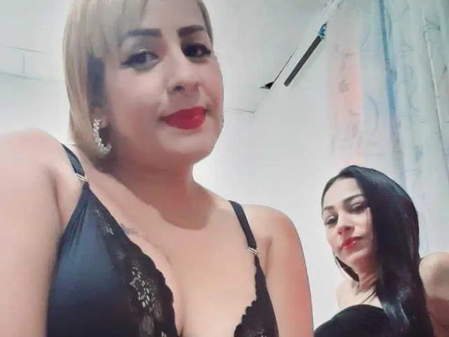 Camgirl LotyandSindy en live webcam amateur