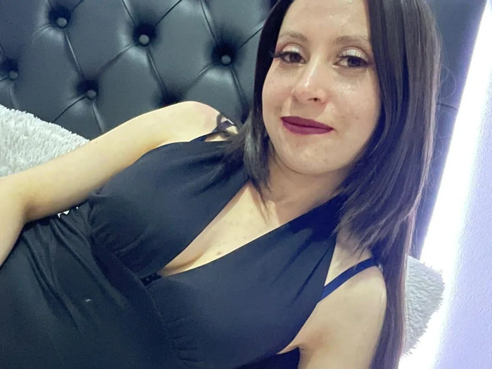 Camgirl AriadnaM en live webcam amateur sur Mustvideos