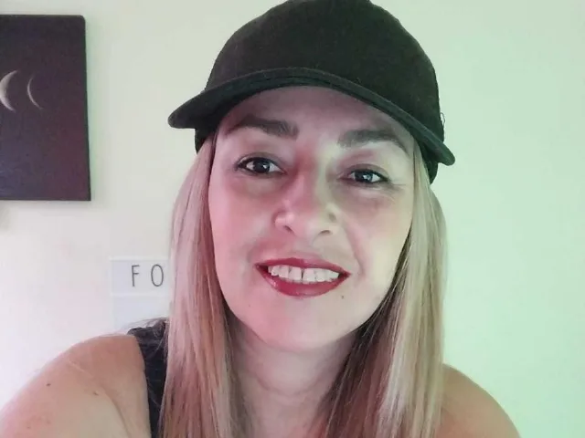 Camgirl AlinkaMature en live webcam amateur