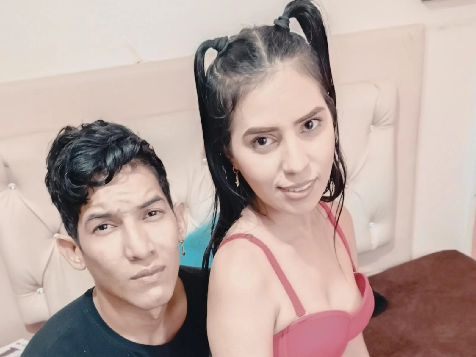 Camgirl TwoCrazy en live webcam amateur sur Mustvideos
