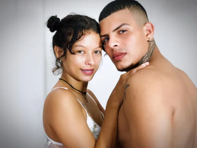 Camgirl NinaMania en live webcam amateur