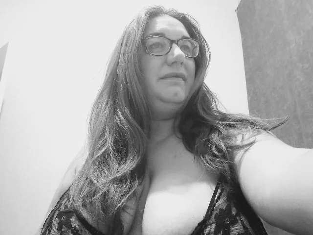 Camgirl EliaForYou en live webcam amateur