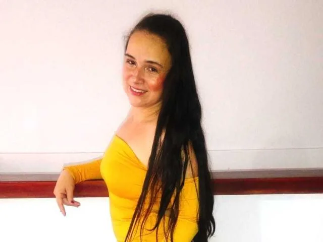 Camgirl BrihanaCharlot en live webcam amateur