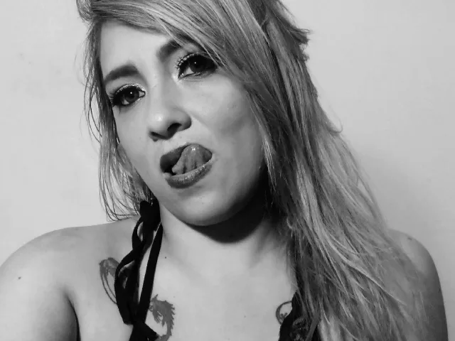 Camgirl GoldenSweet69 en live webcam amateur