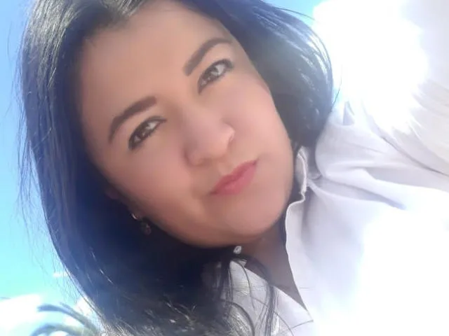 Camgirl YesiStone en live webcam amateur
