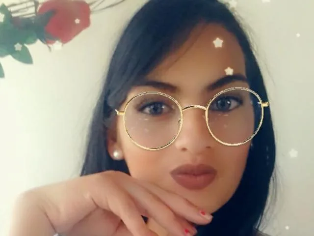 Camgirl ZoeMarlot en live webcam amateur