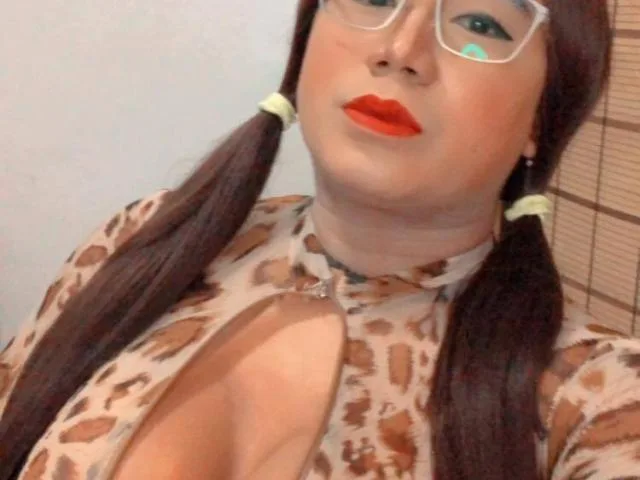 Camgirl MyrtleSelfSucker en live webcam amateur sur Mustvideos