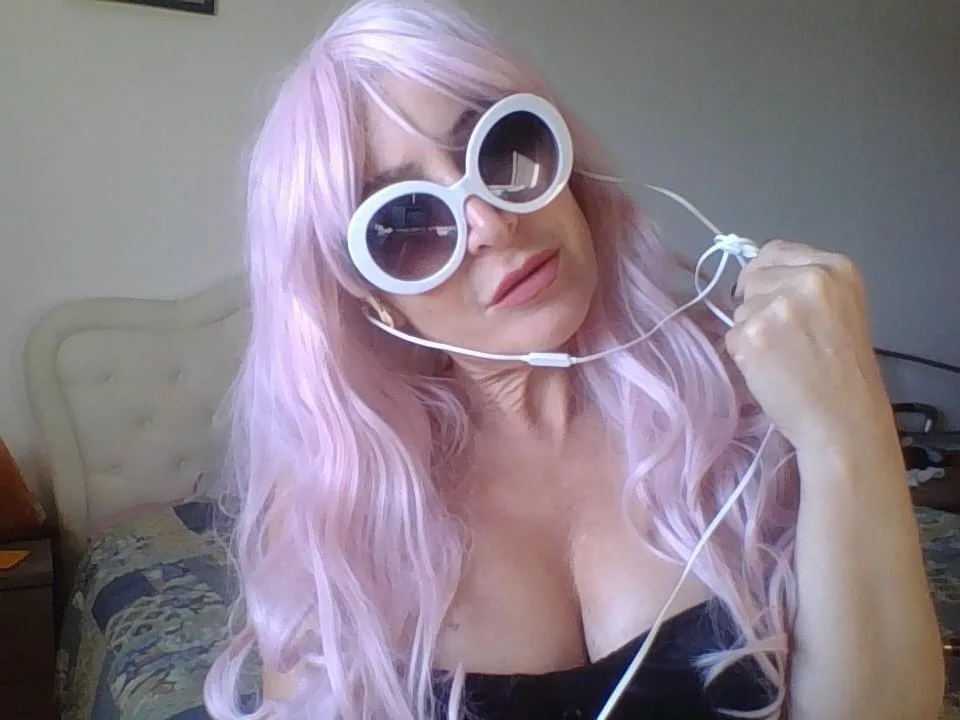 Camgirl PinkLouiseHot en live webcam amateur sur Mustvideos